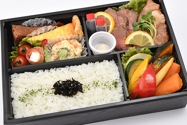 特選クニヒロ弁当（自家製ケーキ付）